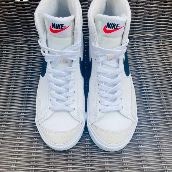 Nike Mid Blazer ‘77 - Picture 2 of 4